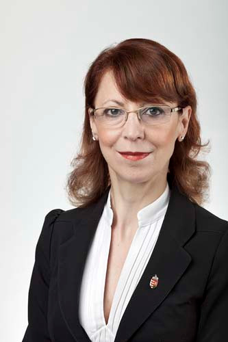 Dr. Szabó Erika, 