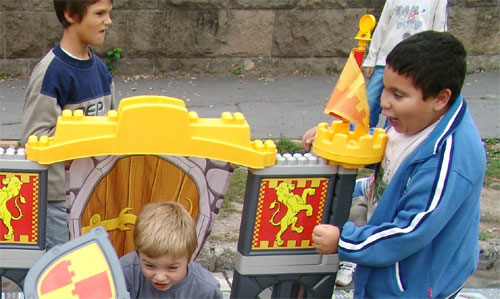 Gyerekek játszanak gyermekek_kep_966_20091005163753_874.jpg