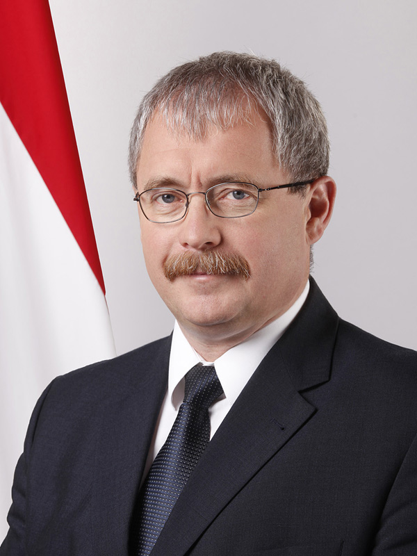 Dr. Fazekas Sándor, vidékfejlesztési miniszter Dr. Fazekas Sándor,