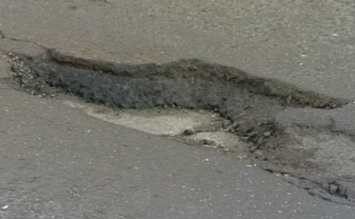 Megkezdődött a kátyúzás Gyöngyös úthálózatán