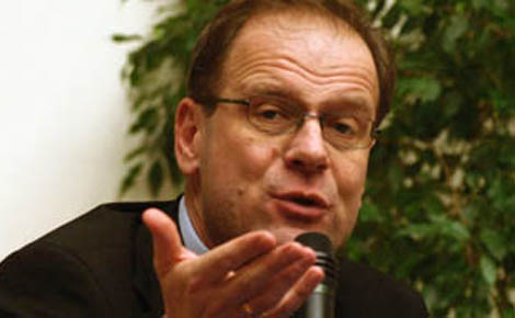 Navracsics Tibor sok sikert kívánt az egri pólósoknak 