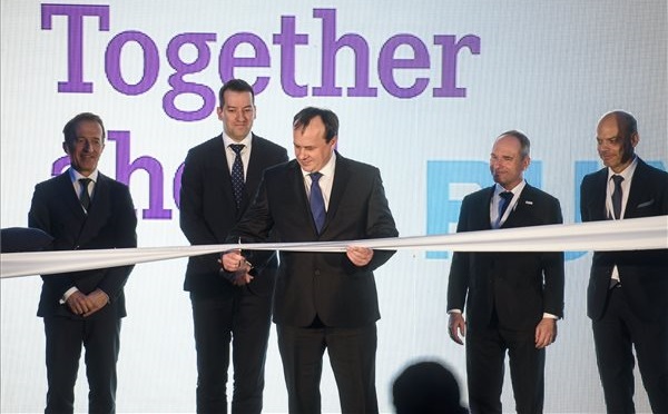 Kétmilliárd forintos svájci repülőgép-ipar beruházás