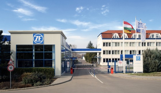 Mintegy 100 millió eurós beruházás részeként épül meg a ZF Hungária Kft. új sebességváltó üzeme