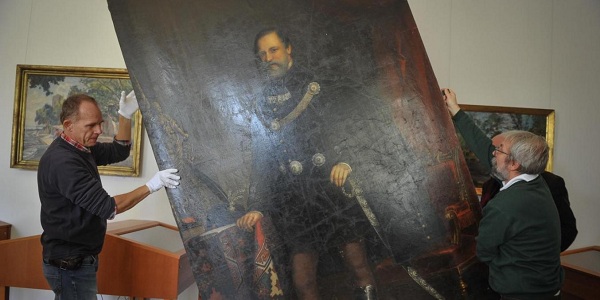 Alm&aacute;sy-portr&eacute; k&ouml;lt&ouml;z&ouml;tt Gy&ouml;ngy&ouml;sre - forr&aacute;s: heol.hu