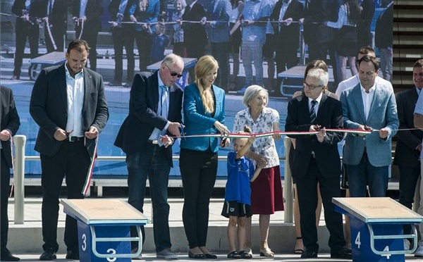 Átadták a megújult egri sportuszodát 