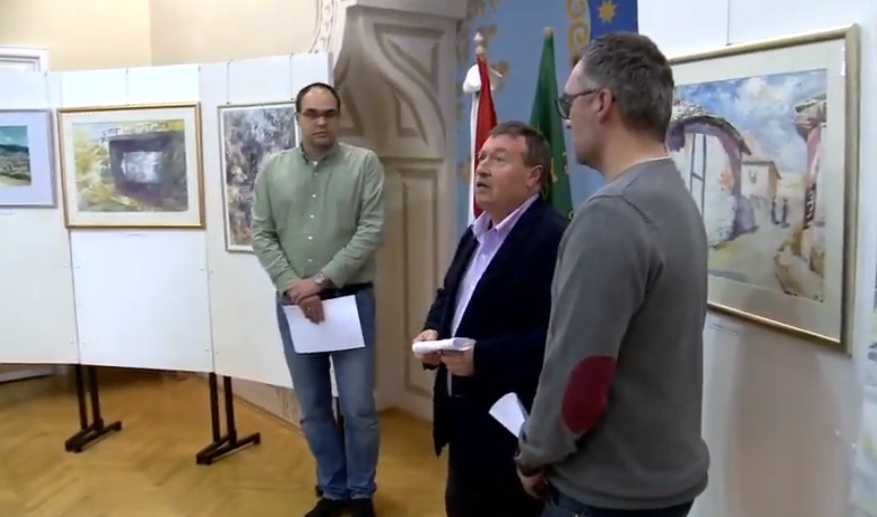 A nyári művészeti tábor alkotásait adták ajándékba Gyöngyös önkormányzatának