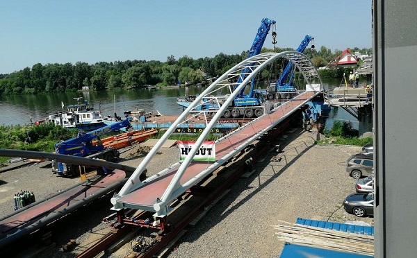 Látványos szakaszához ért a Poroszló és Tiszafüred közötti kerékpárút építése