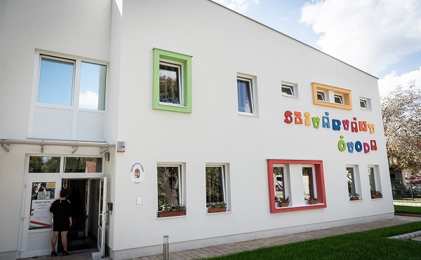Átadták az egri Szivárvány Óvoda új székhelyépületét