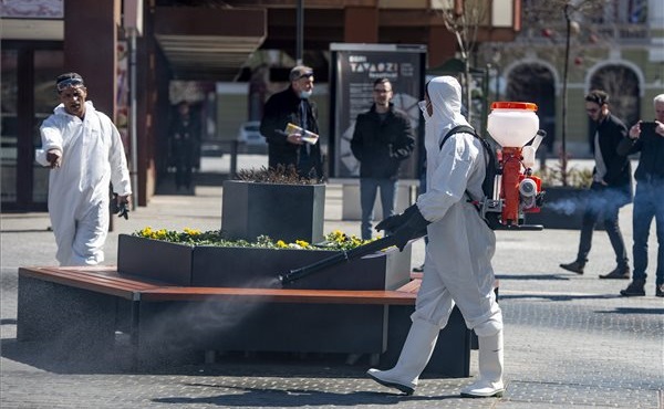 Folyamatos az utcák fertőtlenítése Egerben
