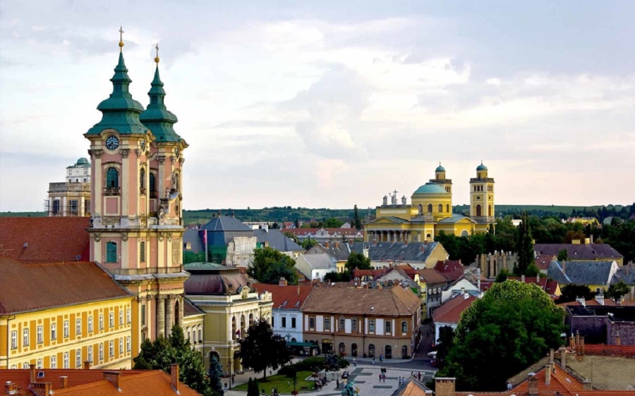 A tündöklő belváros mellett a külső ré gió is szépül