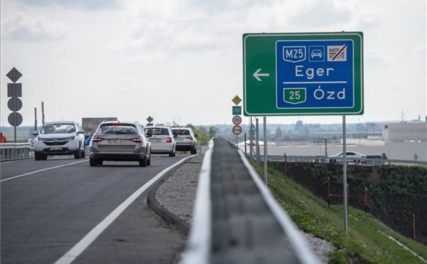 Átadták az Egert az M3-as autópályával összekötő M25-ös autóutat