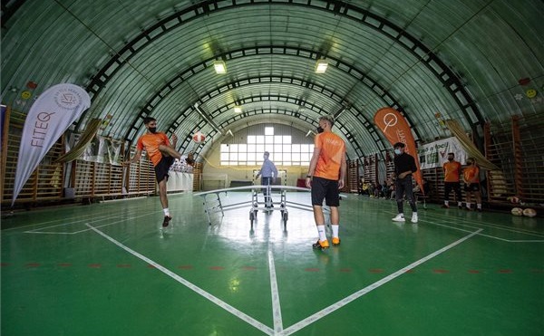 Teqballasztalt adtak át Kömlőn