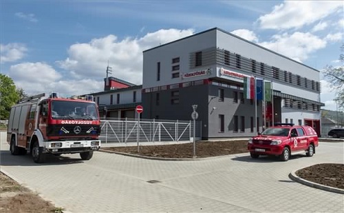 Átadták a gyöngyösi tűzoltólaktanyát 