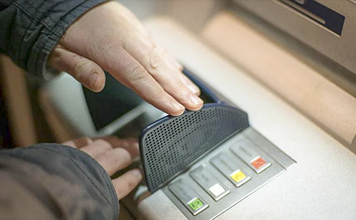 Végre új bankautomatát helyeztek üzembe Egerben