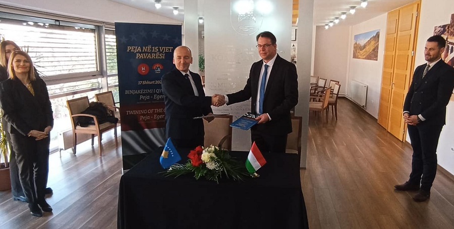 Testvérvárosi megállapodást írt alá egymással Eger és a koszovói Peja városa